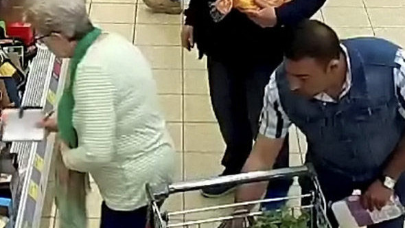 a thief and shopping cart